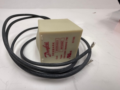 Danfoss solenoid valve model 042N4221 - Image 2